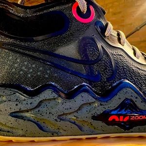 NIKE AIR ZOOM G.T. RUN